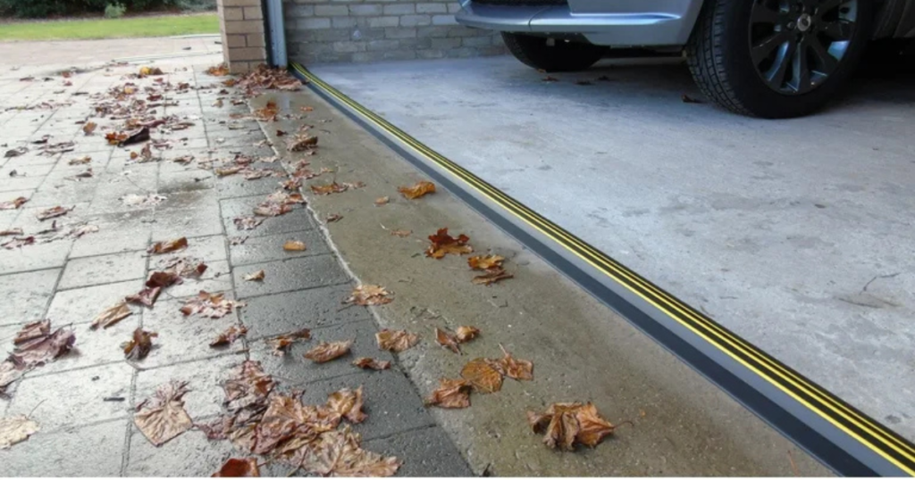 Garage threshold blocks leaves and rain